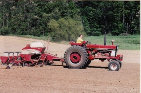 Intro to Fert Figure 9 planters applying fertilizer.jpg